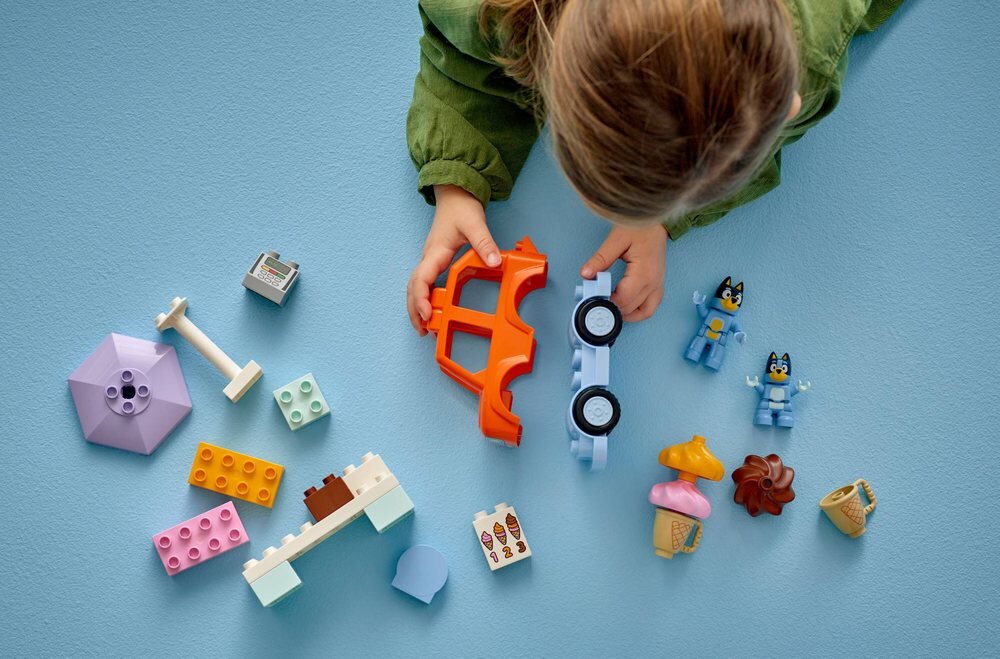 LEGO 10458 DUPLO Bluey Wyprawa po lody z Blue  zdolności manualne rozwój dziecka koordynacja umiejętności wyobraźnia