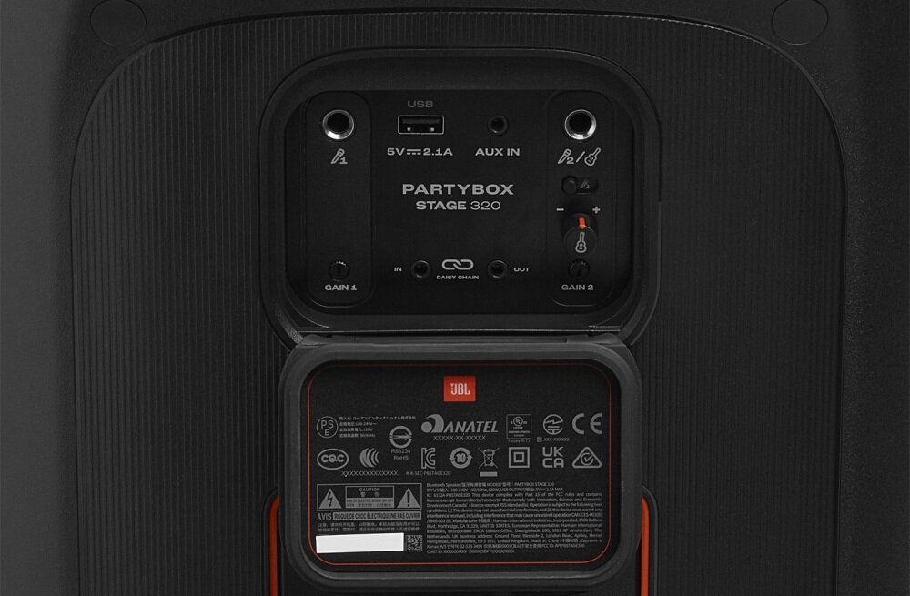 Panel tylni głośnika z widocznymi złączami USB, AUX IN oraz wejściami mikrofonowymi i gitarowymi. Na panelu znajduje się napis \'PARTYBOX STAGE 320\' oraz logo JBL.