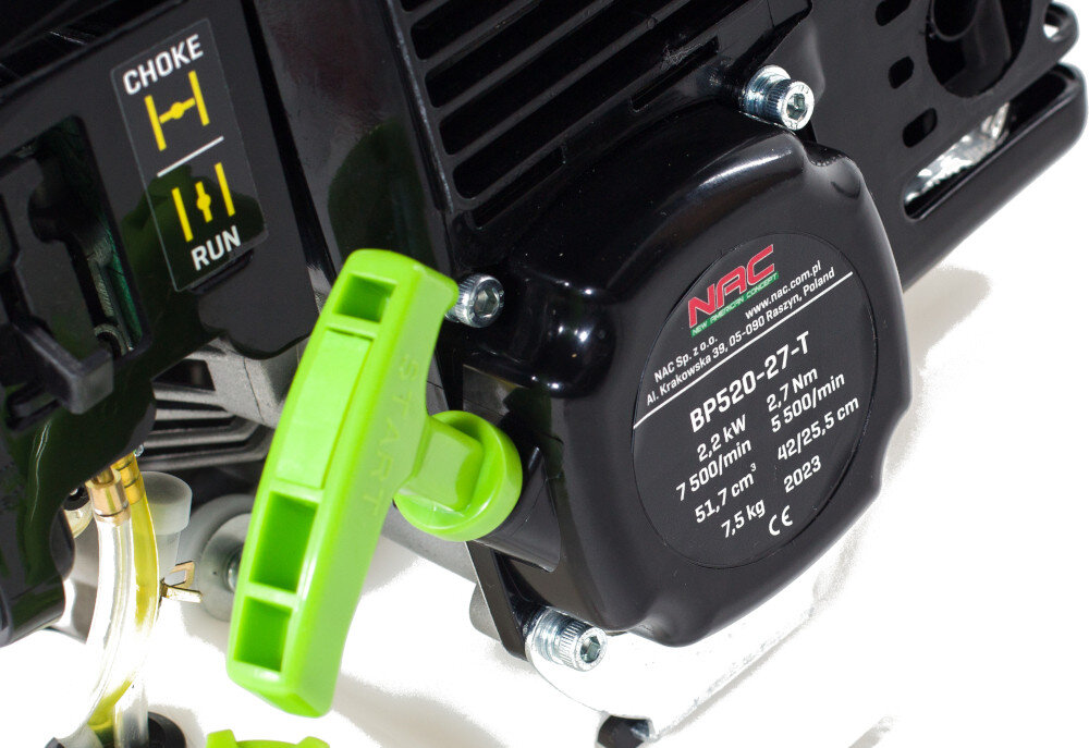 Kosa spalinowa NAC NAC BP520-27-T silnik 2-suwowy spalinowy pojemnosc 51,7 cm3 moc 2,2 kW predkosc obrotowa do 7500 obr/min maksymalny moment obrotowy do 2,7 Nm