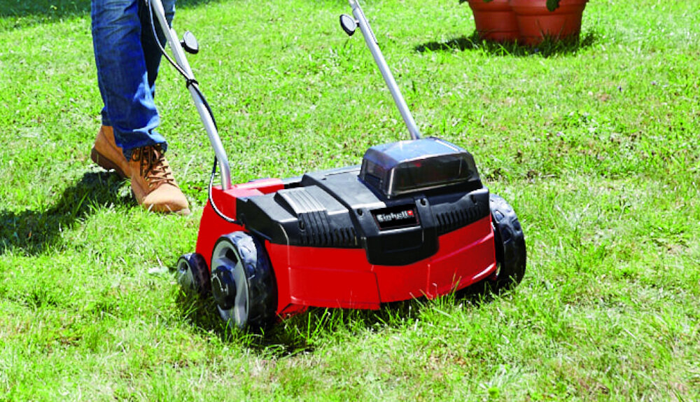 Wertykulator elektryczny EINHELL GE-SC 35-1 wałek do wertykulacji wertykulacja aeracja doskonały wygląd trawnika