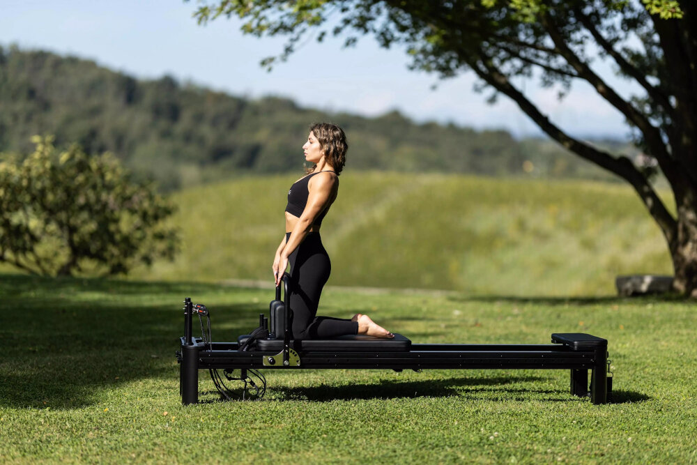 Reformer do pilatesu TOORX Liveness PTX8000 Czarny