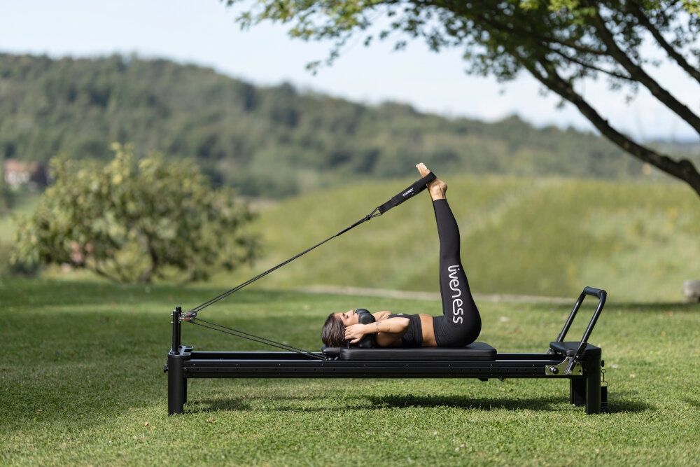 Reformer do pilatesu TOORX Liveness PTX8000 Czarny