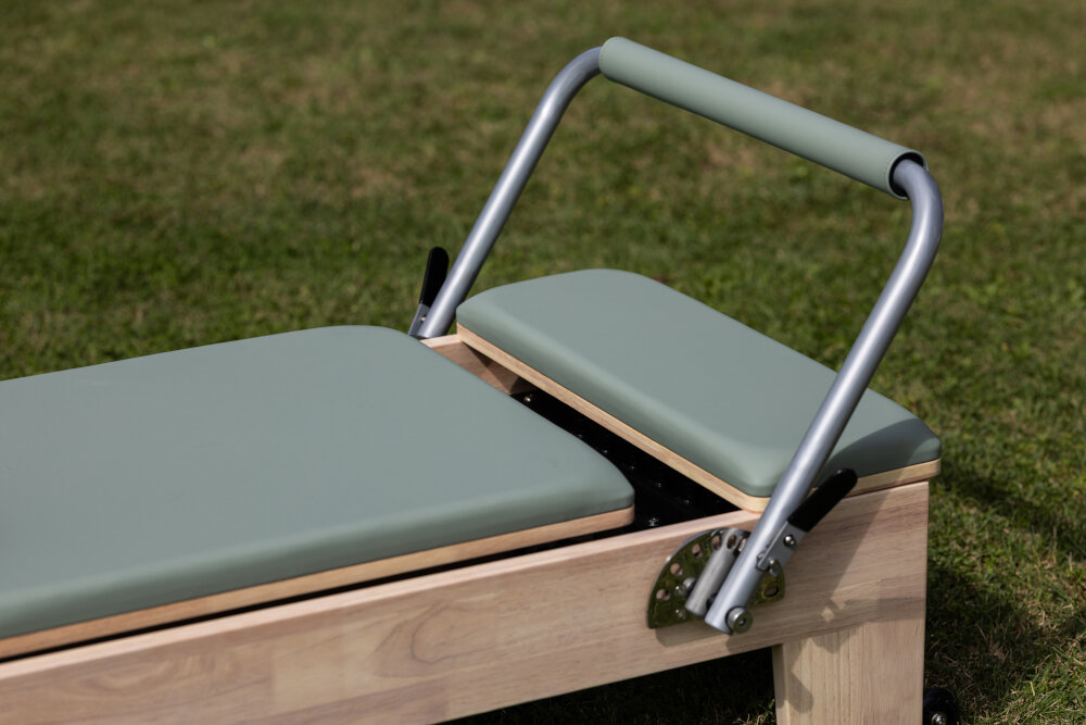 Reformer do pilatesu TOORX Liveness PTX8000 Czarny