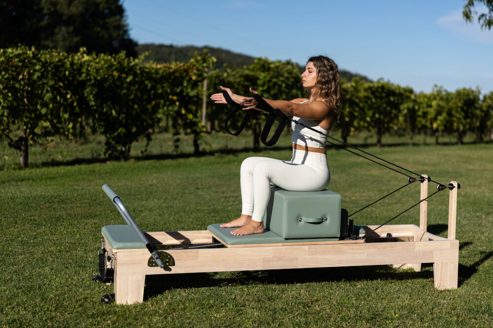Reformer do pilatesu TOORX Liveness PTX6000