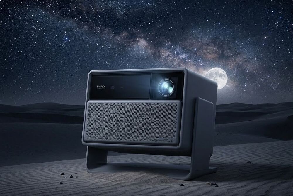 Projektor XGIMI Horizon 20 Max projektor laserowy 4K kino domowe duży obraz wysoka jasność, projektor stojący na pustyniki w gwieździstą noc