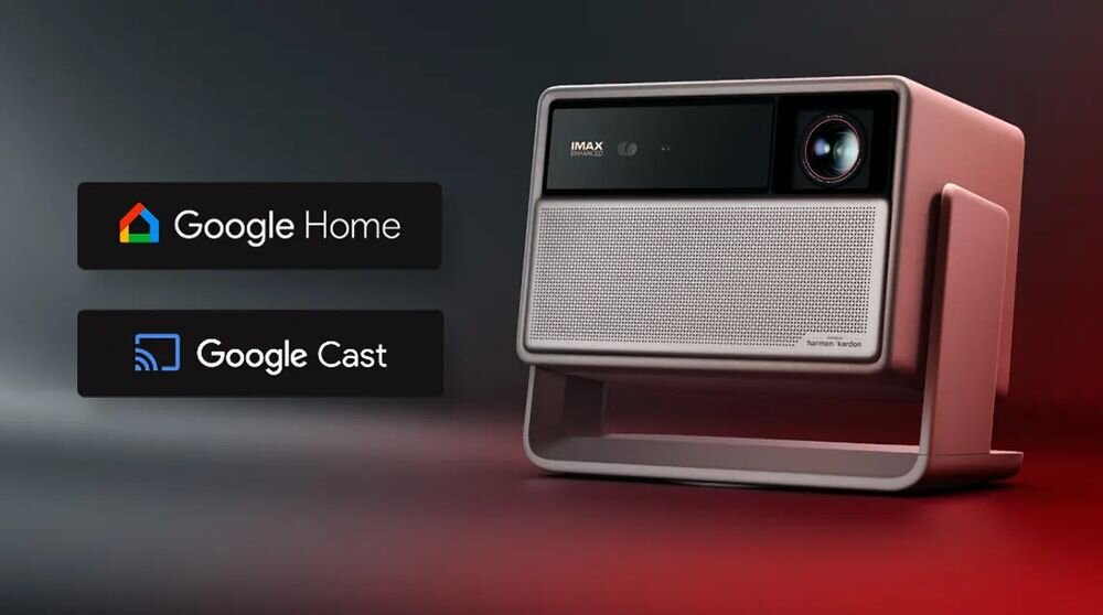 Projektor XGIMI Horizon 20 Max Google Cast Asystent Google przesyłanie obrazu ze smartfona sterowanie głosowe, projektor po skosie na ciemnoczerwonym tle