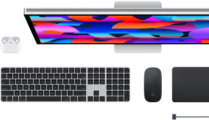 Akcesoria do Maca: Airpods, monitor Studio Display, klawiatura Magic Keyboard, mysz Magic Mouse, gładzik Magic Trackpad, przewód do ładowania MagSafe w kolorze gwiezdnej czerni