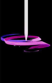 Widoczny od przodu profil białego rysika Apple Pencil Pro w orientacji pionowej, rysującego abstrakcyjny wzór fioletowych i różowych wstęg