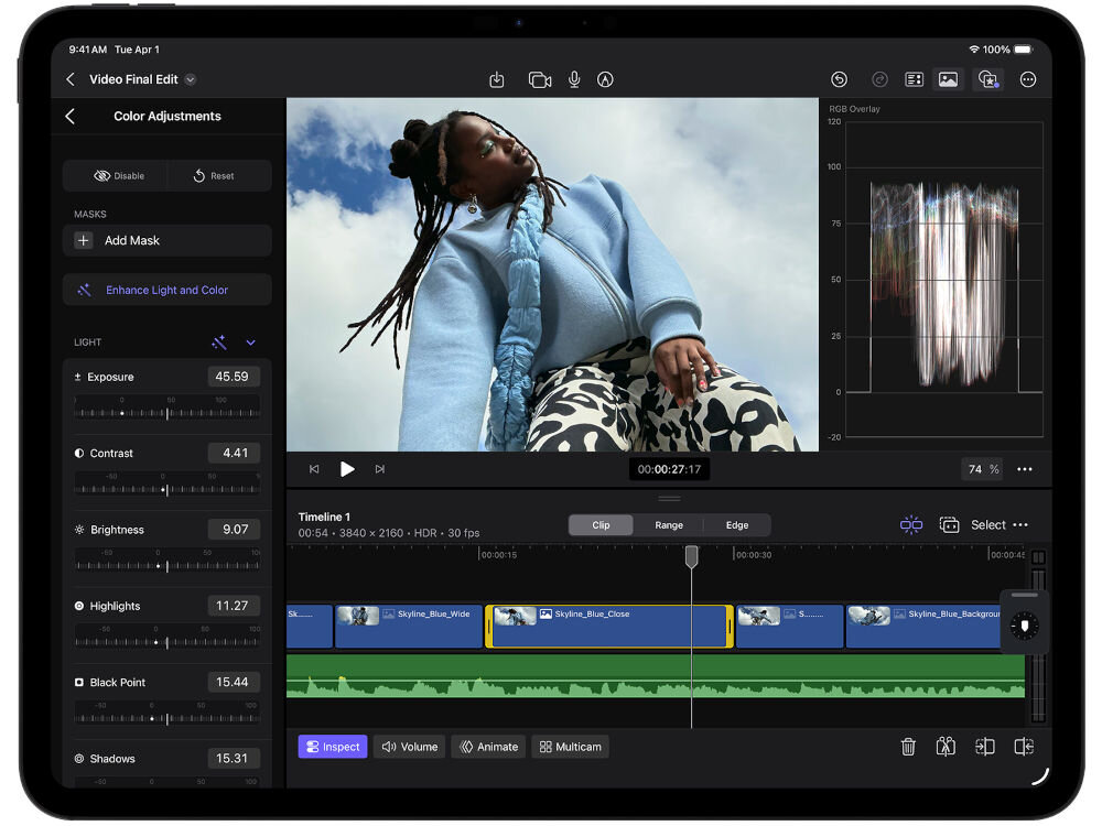 Tablet APPLE iPad Pro na ekranie otwarta aplikacja do montażu filmów film w trakcie edycji