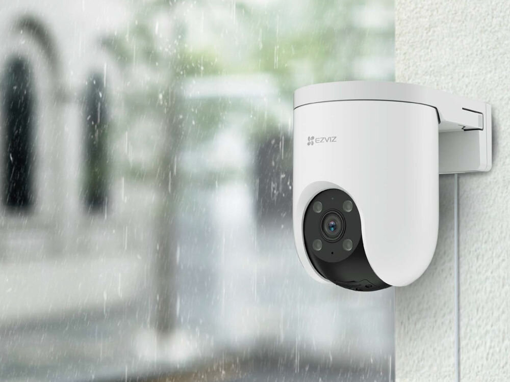 Kamera EZVIZ H8C 4G 2K - Odporność na zmienne warunki, kamera przymocowana do elewacji budynku, deszcz