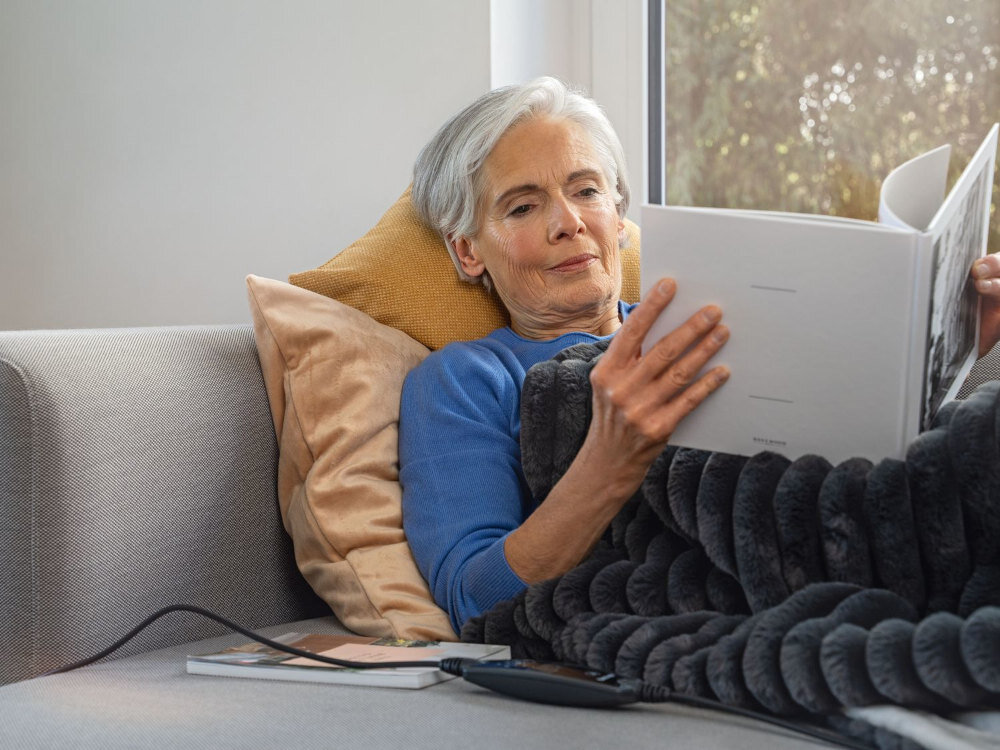 Koc elektryczny BEURER HD 82 Stockholm Bezpieczny relaks System Beurer Safety System (BSS) ochrona  Automatyczne wyłączenie po około trzech godzinach certyfikat OEKO-TEX® Standard 100 Oddychająca tkanina