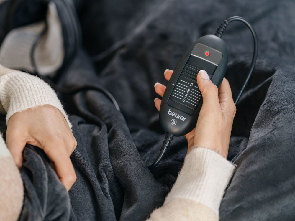 Koc elektryczny BEURER HD 1R Cosy+ Dopasowana regulacja Sześć poziomów temperatury  precyzja dobór intensywność wspiera dobre samopoczucie poprawia komfort snu Sterowanie pilotem Intuicyjna obsługa 