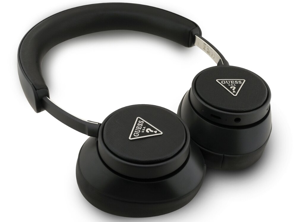 Słuchawki nauszne GUESS Saffiano Triangle Logo, słuchawki na białym tle bluetooth 5.4 zasięg do 10m 45 godzin pracy bateria 400 mah port usb-c hsp hfp a2dp avrcp