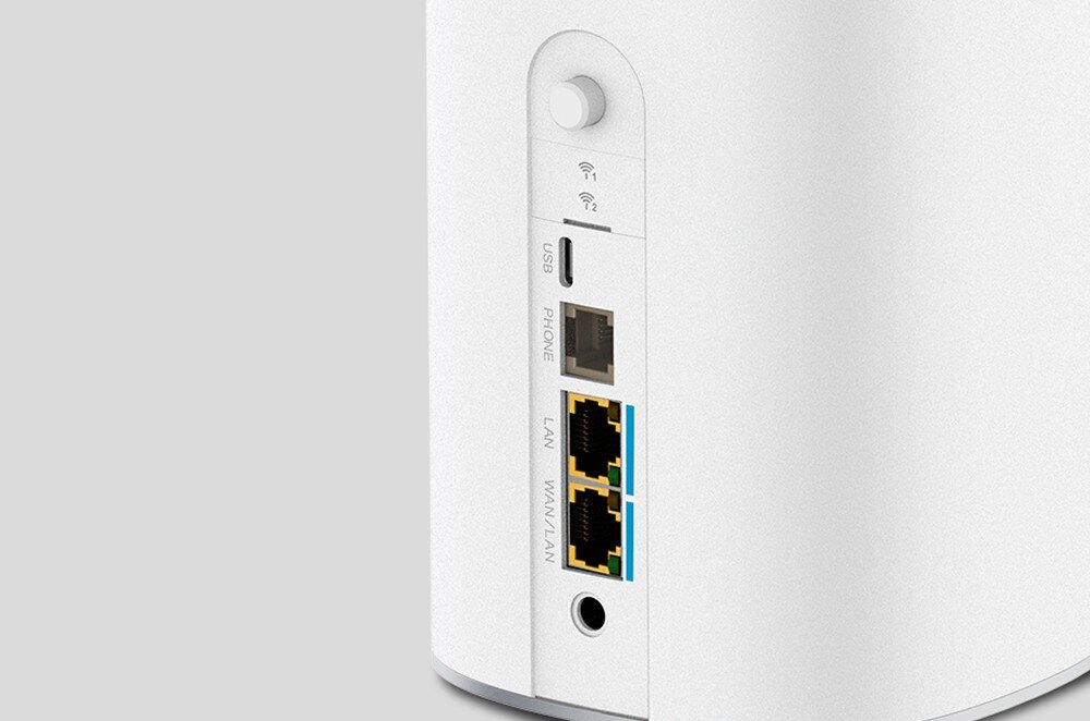 Router ZTE G50 5G ZTE G50 z tyłu, z widocznymi portami sieciowymi 2.5GE i etykietą WAN/LAN. Ilustracja przedstawia dwa porty 2.5 Gb/s z automatycznym wykrywaniem WAN/LAN, zapewniające elastyczne połączenia kablowe.