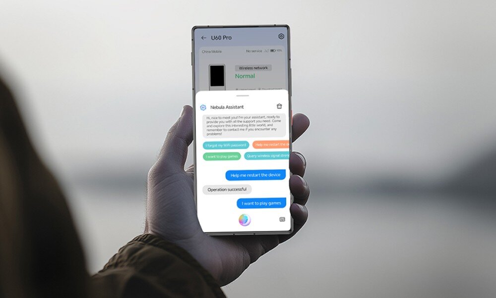 Router ZTE U60 Pro 5G Osoba trzymająca smartfon z otwartą aplikacją ZTE Smart Life i widocznym asystentem głosowym Nebula Assistant, pokazującym funkcję inteligentnego zarządzania urządzeniem i siecią.