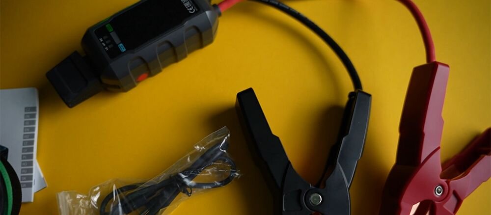 Urządzenie rozruchowe NAVITEL JS4000 bezpieczeństwo przewody wskaźnik świetlny, korek na autostradzie, urzadzenie po skosie