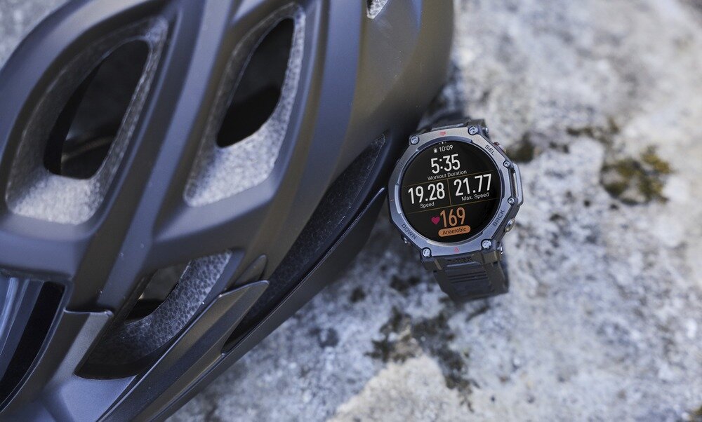 Smartwatch AMAZFIT T-Rex 3 Pro kv lifestyle początek opisu sekcja nagłówkowa