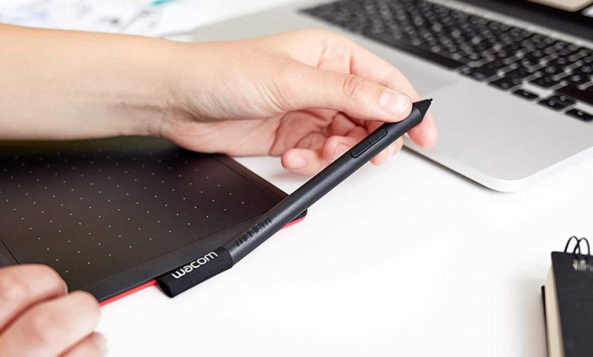 Tablet graficzny WACOM One Medium + Norton  - pióro 