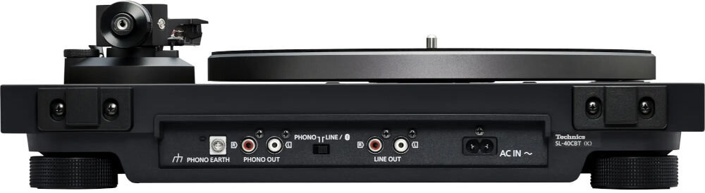Gramofon TECHNICS SL-40CBTE-K wkładka wzmacniacz gramofonowy gotowy do odtwarzania winyli, gramofon z pokazanymi złączami na białym tle