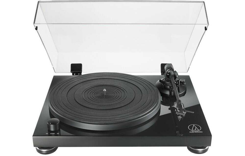 Gramofon AUDIO-TECHNICA AT-LPW50PB napęd paskowy czujnik prędkości stabilne obroty 33 45 RPM, gramofon od frontu na białym tle