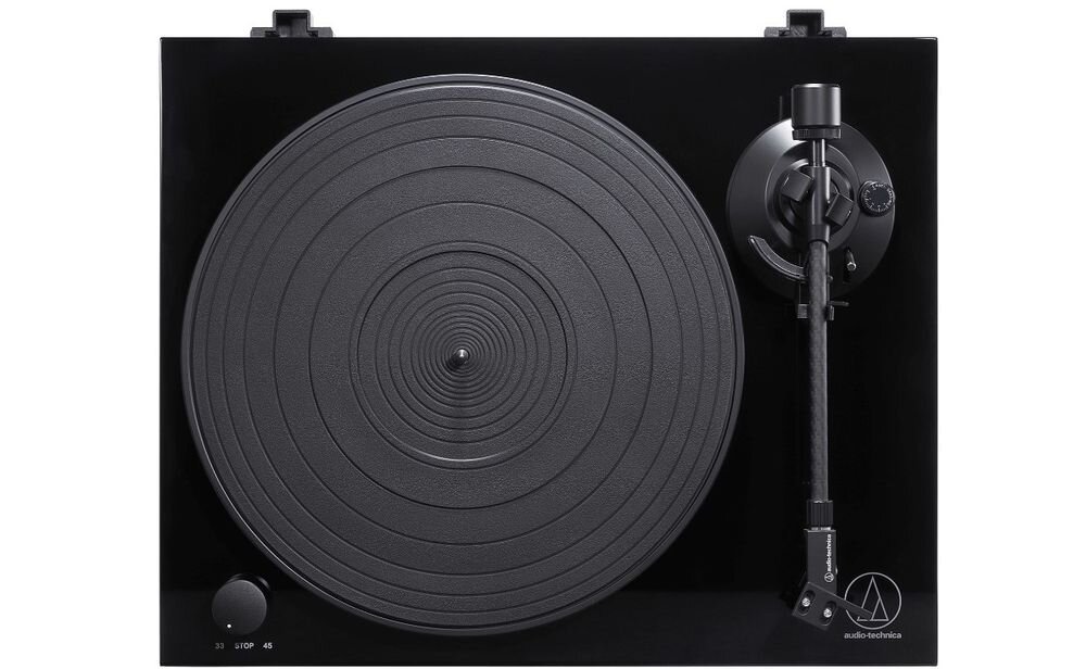 Gramofon AUDIO-TECHNICA AT-LPW50PB wkładka AT-VM95E igła eliptyczna kompatybilność VM95 główka AT-HS4, gramofon od góry na białym tle