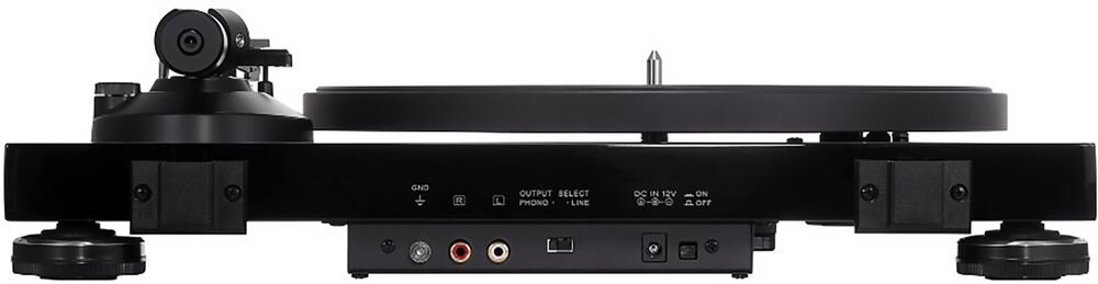 Gramofon AUDIO-TECHNICA AT-LPW50PB przedwzmacniacz RCA podłączenie stereo głośniki aktywne manualna obsługa, gramofon z boku na białym tle