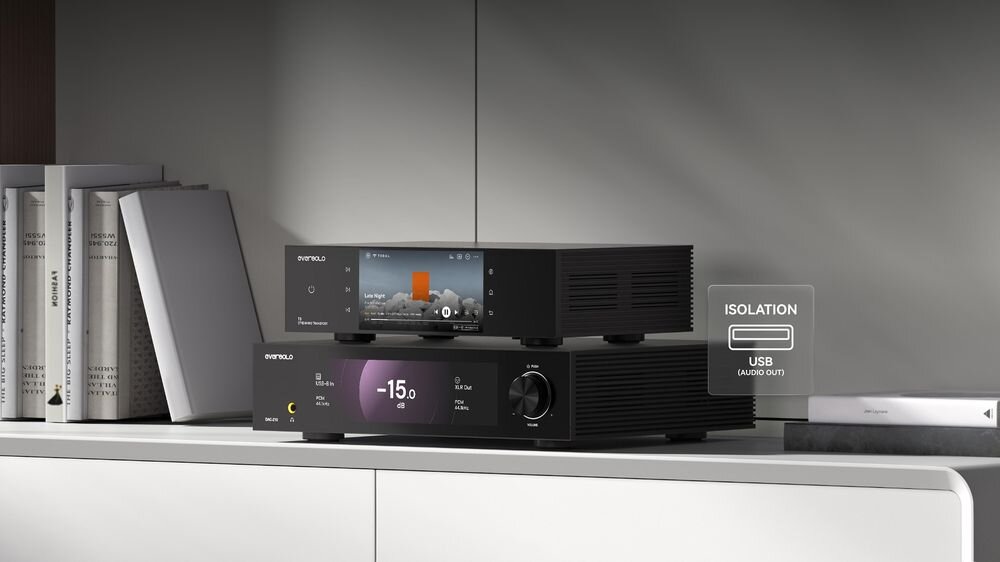 EVERSOLO T8 izolowane wyjścia USB AES I2S optyczne koaksjalne czysty sygnał audio, urządzenie stojące na komodzie w pomieszczeniu