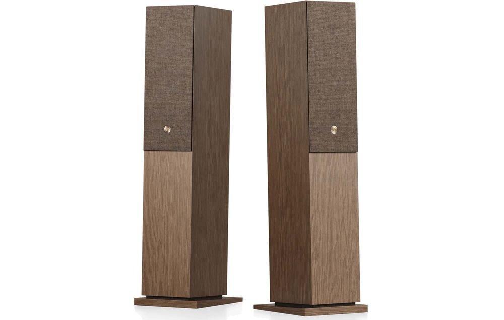 Audio Pro A48 W integracja przewodowa i bezprzewodowa multiroom kompatybilność z TV, kolumny po skosie na białym tle