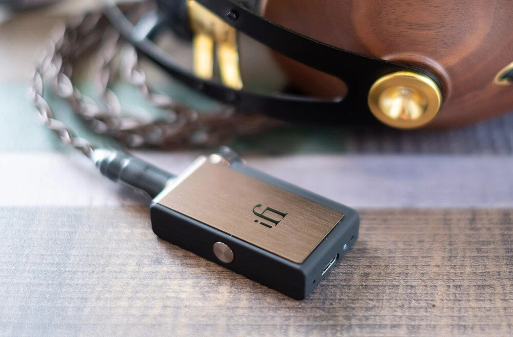 Wzmacniacz słuchawkowkowy IFI AUDIO Go Blu - kompatybilny z urządzeniami Apple i Android