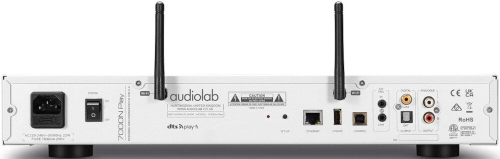 Odtwarzacz sieciowy AUDIOLAB 7000N Play ekran IPS 2.8 cala wyświetlacz graficzny miernik VU, urządzenie od tyłu na białym tle