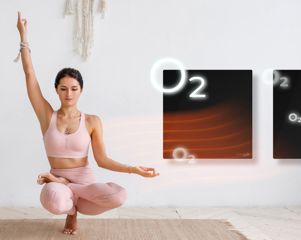 GRZEJNIK ELEKTRYCZNY AENO PREMIUM ECO SMART QUADRO 500W AGH0012S APP CZARNY Osoba ćwicząca jogę w pomieszczeniu ogrzewanym panelem QUADRO, bez nawiewu i wysuszania powietrza. Kojące i przytulne pomieszczenie współgrające z naturą, gdzie grzejnik stanowi element dekoracyjny naturalna wilgotność przyjemny bezpieczny dla alergików dzieci bez wysuszania powietrza miękkie delikatne równomierne działanie