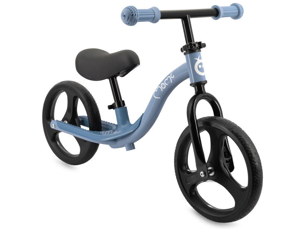 Rowerek biegowy MOMI Isoka Niebieski rowerek na białym tle widoczny od przodu pod skosem spełnia europejskie normy EN 71-1, EN 71-2 i EN 71-3 bezpieczeństwo zastosowanych materiałów i konstrukcji odpowiedni dla dzieci od 2. roku życia do maksymalnej wagi do 35 kg sprawdzony pod kątem użytkowania