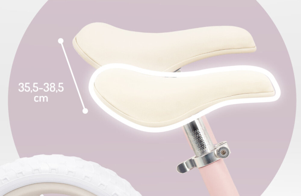 Rowerek biegowy MOMI Noru Różowy zbliżenie na siodełko linie wyznaczające regulację wysokości miękkie regulowane siedzisko o zakresie 35,5–38,5 cm można dopasować wysokość do wzrostu dziecka prosta regulacja prawidłowa postawa lepsze panowanie nad rowerkiem