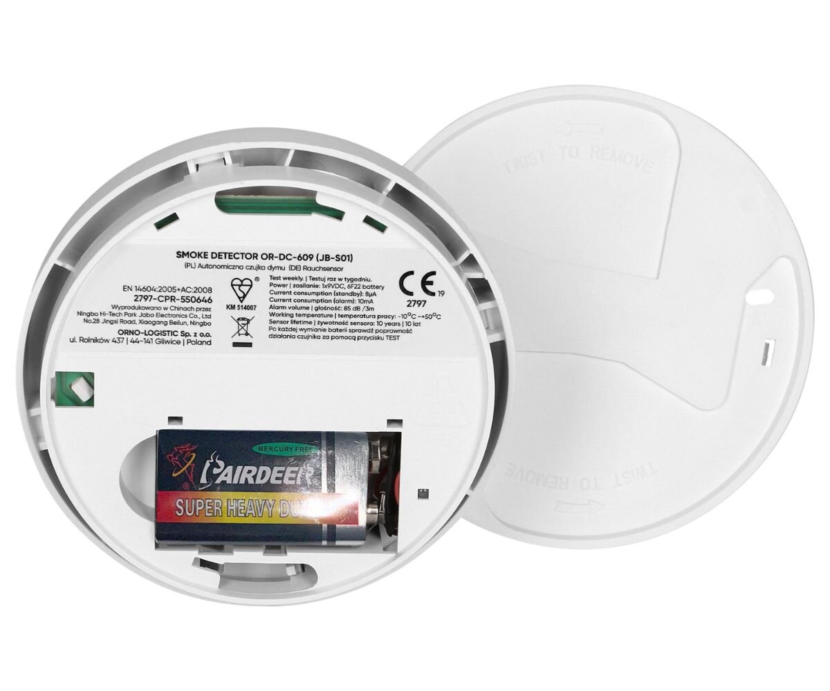 ORNO OR-DC-609 sensor fotoelektryczny dymu w początkowej bezpłomiennej fazie pożaru uruchamia alarm optyczny (czerwona dioda LED) akustyczny (≥85 dB w odległości 3 m) normę EN 14604 baterią 9V (6F22) - czujnik na białym tle pogląd na baterie