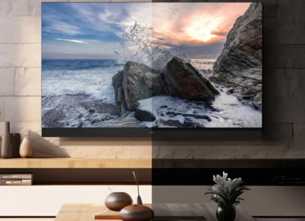 Telewizor PANASONIC TV-77Z95BEG Dolby Vision IQ HDR kontrast kolory, telewizor powieszony na ścianie w pomieszczeniu