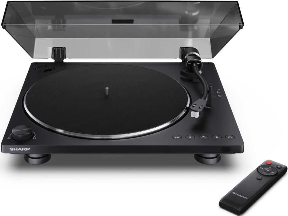 Gramofon SHARP RP-TT100 wyjście RCA phono liniowe wbudowany przedwzmacniacz, gramofon od frontu na białym tle