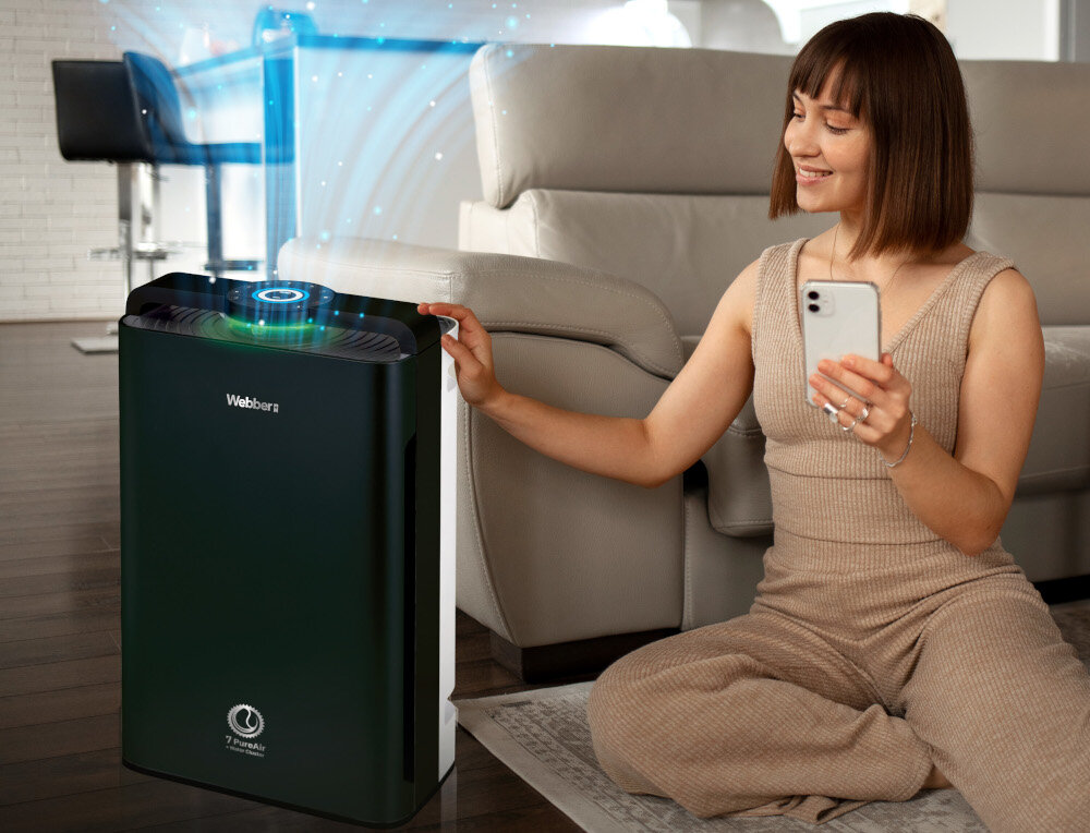 Oczyszczacz powietrza WEBBER AP 9700 WIFI Czarny Cicha praca Poziom hałasu Smukła konstrukcja wspiera codzienne funkcjonowanie 