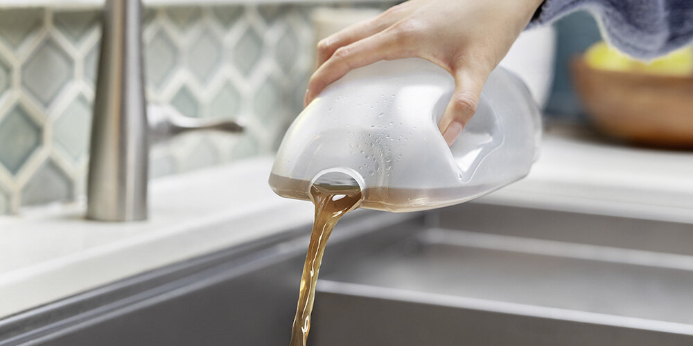 Odkurzacz piorący BISSELL SpotClean Cordless 4065N Dwa oddzielne pojemniki na wodę Wygodne czyszczenie i higiena Dwa oddzielne pojemniki łatwo wyjąć i opłukać pod bieżącą wodą