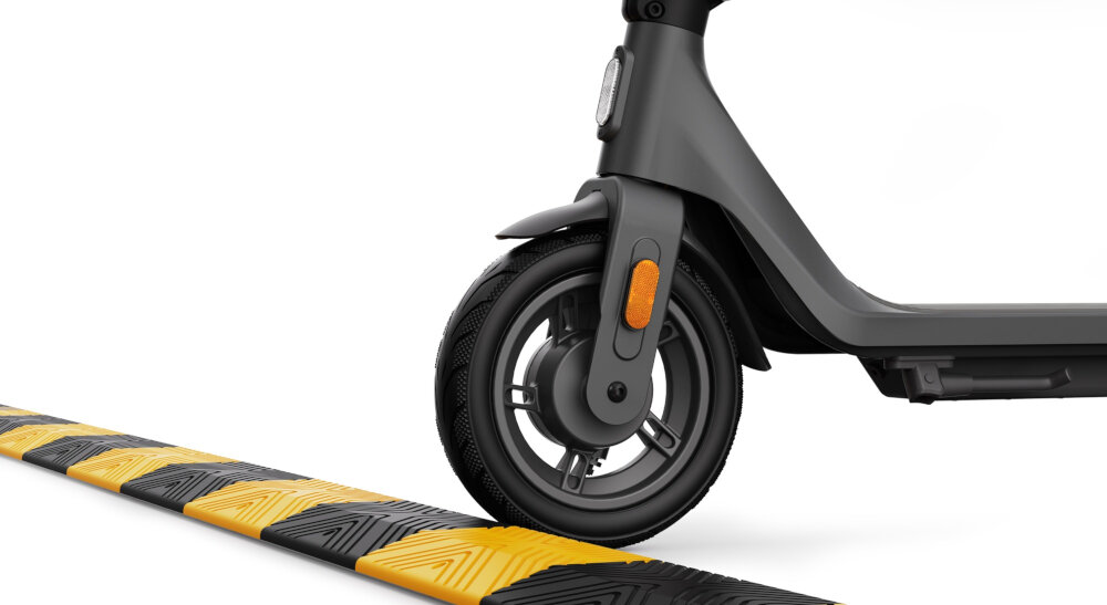 Hulajnoga elektryczna XIAOMI Electric Scooter 4 Lite opony 10-calowe pneumatyczne plynnosc komfort absorbuja wstrzasy i nierownosci terenu stabilna wygodna jazda elastycznosc swobodne poruszanie sie pelna kontrola