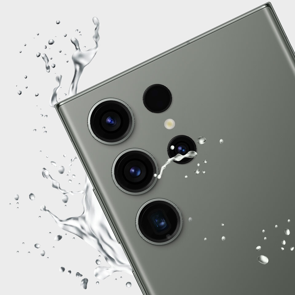 Zbliżenie na Galaxy S23 Ultra i krople wody świadczące, że telefon jest wodoodporny w stopniu IP68 Zbliżenie na Galaxy S23 Ultra i krople wody świadczące, że telefon jest wodoodporny w stopniu IP68