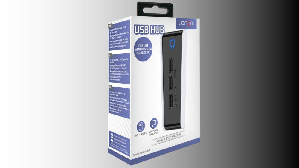Hub USB VENOM VS5021 do PS5 Slim prezentacja opakowania na szarym tle z gradientem wygodna stacja ładowania ładowanie kilku kontrolerów DualSense jednocześnie komponuje się z designem PS5 Slim utrzymanie porządku dedykowana kompatybilność z PS5 Slim
