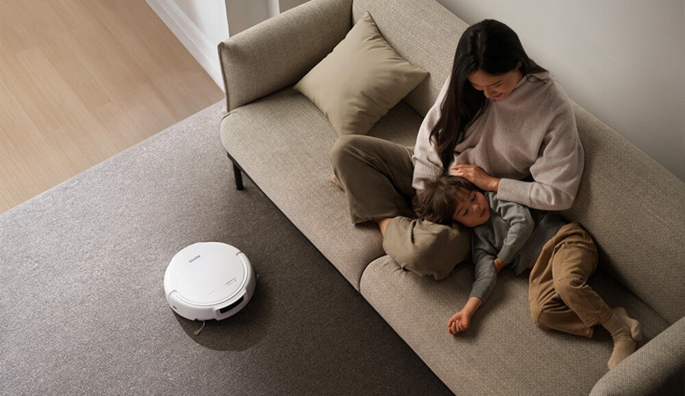 Robot sprzątający DJI Romo S Dodatkowe przejazdy mopujące analizuje poziom zabrudzenia padów automatycznie dostosowuje liczbę cykli mycia W trybie odkurzania lub przy wykryciu dywanu