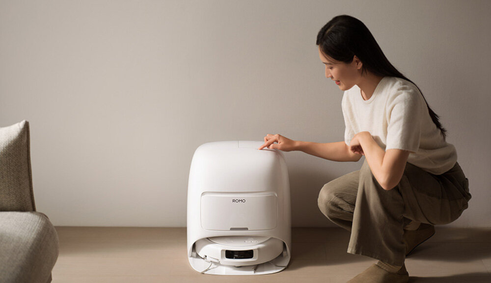 Robot sprzątający DJI Romo S Czyste narożniki i krawędzie adaptacyjne algorytmy funkcja mapowania czas rzeczywisty Automatycznie wysuwane ramiona wzdłuż krawędzi, przy nogach mebli i w narożnikach