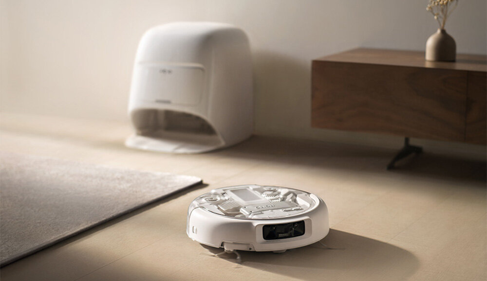 Robot sprzątający DJI Romo A Reaguje, gdy trzeba analizuje poziom zabrudzeń w czasie rzeczywistym i automatycznie dostosowuje działanie unosi moduł mopujący podnosi główną szczotkę ochrona podłogi zabrudzenia dokładnie i higienicznie