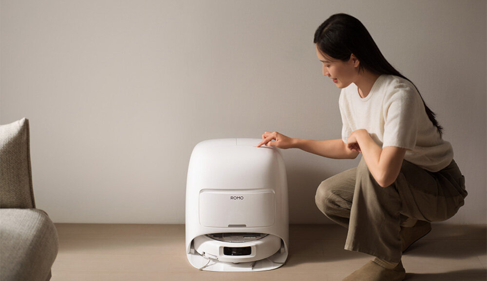 Robot sprzątający DJI Romo A Dokładność w każdym zakamarku  system mapowania i adaptacyjne algorytmy w czasie rzeczywistym Dwa wysuwane ramiona działa w narożnikach, wzdłuż krawędzi, wokół nóg krzeseł czy przy meblach