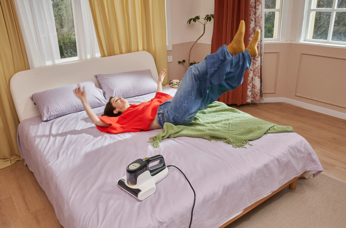 Odkurzacz KARCHER VCH 4 UV Clean Mocny silnik ssący rozluźnione cząstki, włosy i kurz moc szczelnie zamkniętym pojemniku Zintegrowane światło UV-C neutralizuje 99,9% bakterii i roztoczy