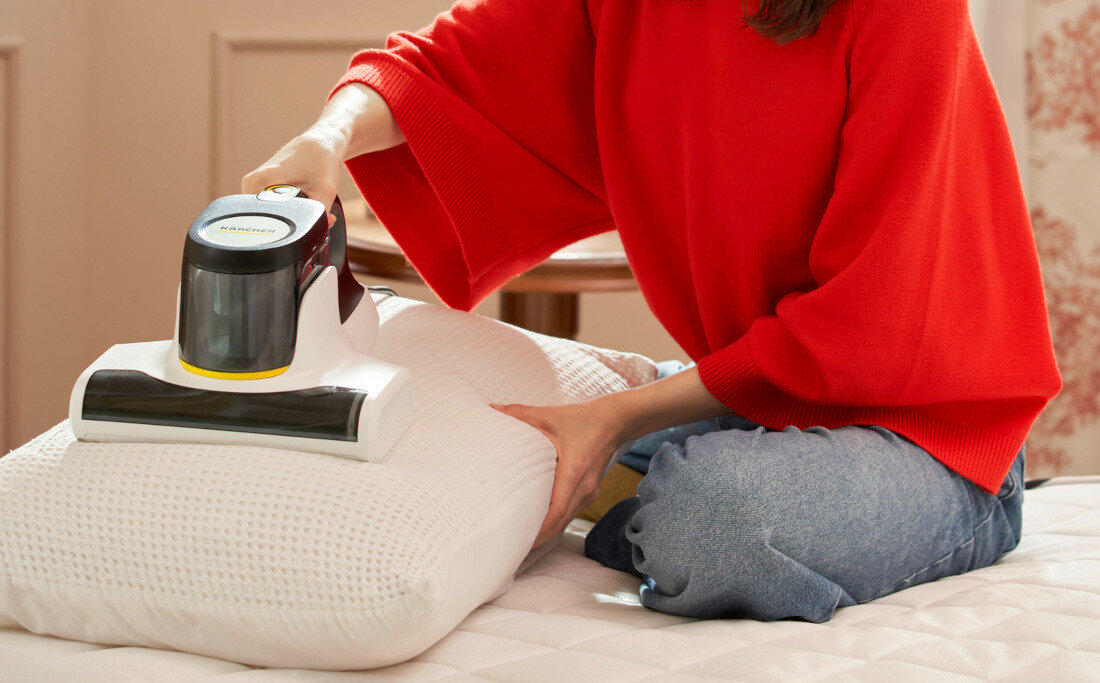 Odkurzacz KARCHER VCH 4 UV Clean Efektywne suszenie powietrzem  osusza powierzchnie gorące powietrze temperatura Zintegrowane światło UV-C neutralizuje 99,9% bakterii i roztoczy