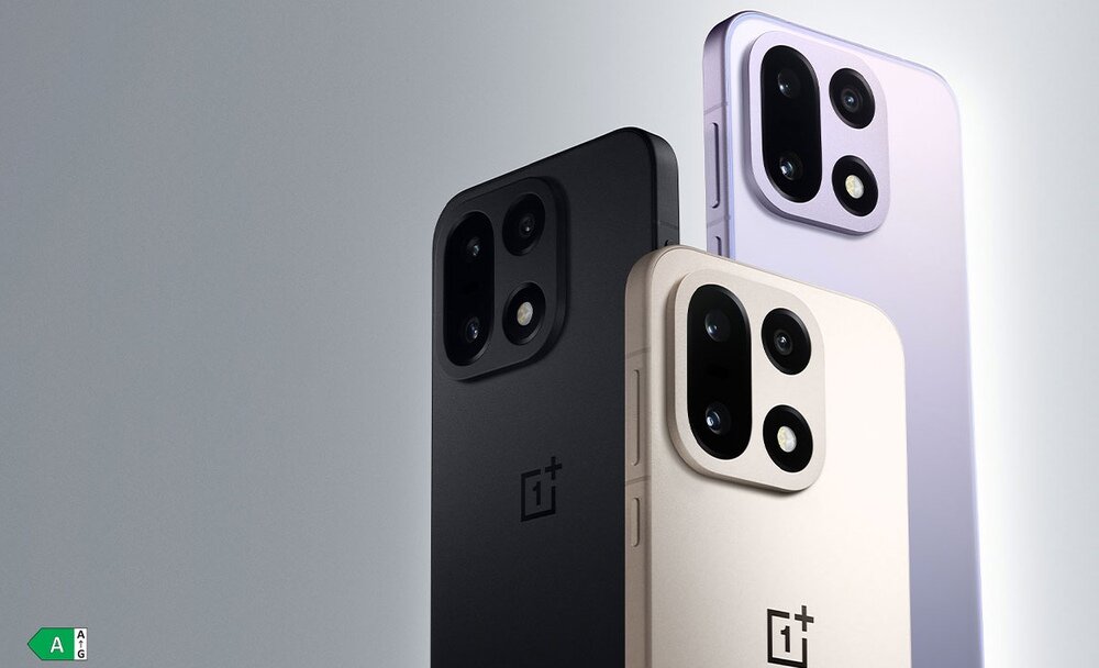 Smartfony OnePlus 15 ułożone obok siebie