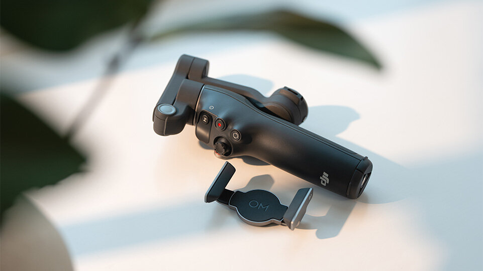 Gimbal DJI Osmo Mobile 8 Magnetyczne mocowanie DJI OM Quick-Release Mount mikrofon DJI Mic Mini Transmitter  statyw DJI OM Grip Tripod 