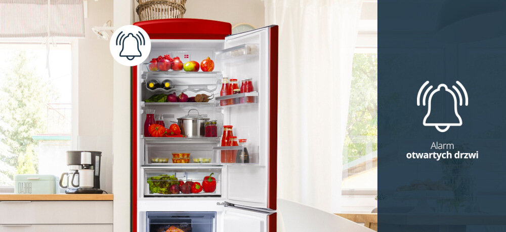 Lodówka VESTFROST VR-FB373-2E2RD Zdjęcie przedstawia czerwoną lodówkę Vestfrost w stylu retro z szeroko otwartymi drzwiami, wypełnioną kolorowymi produktami spożywczymi na półkach i w drzwiach. Po prawej stronie, na granatowym tle, znajduje się ikonka dzwonka oraz napis „Alarm otwartych drzwi”, informujący o funkcji sygnalizującej zbyt długo otwarte drzwi chłodziarki alarm otwartych drzwi bezpieczeństwo użytkowania kontrola zamknięcia ochrona żywności komfort codziennego użytkowania